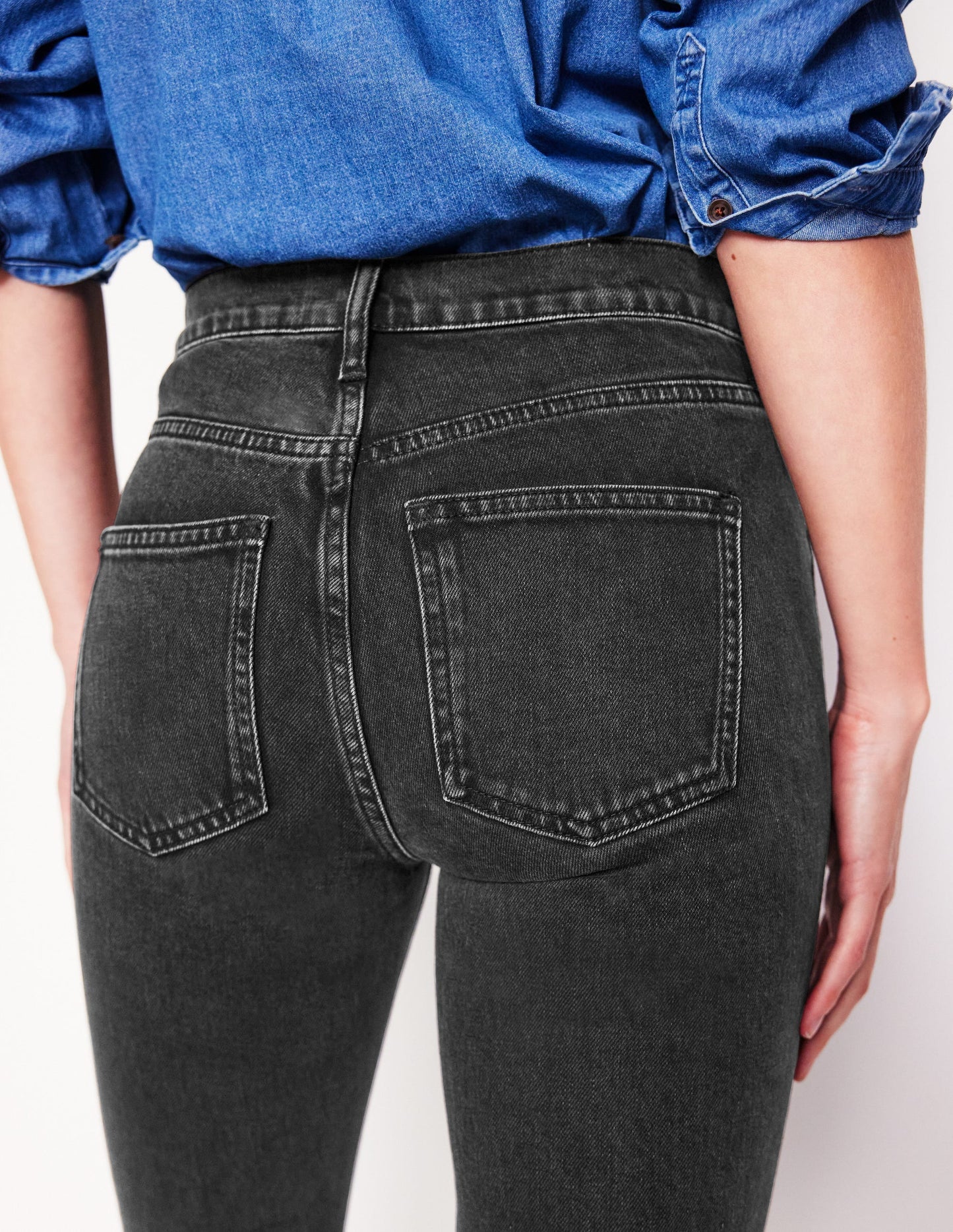 Girlfriend Jeans - Washed Black