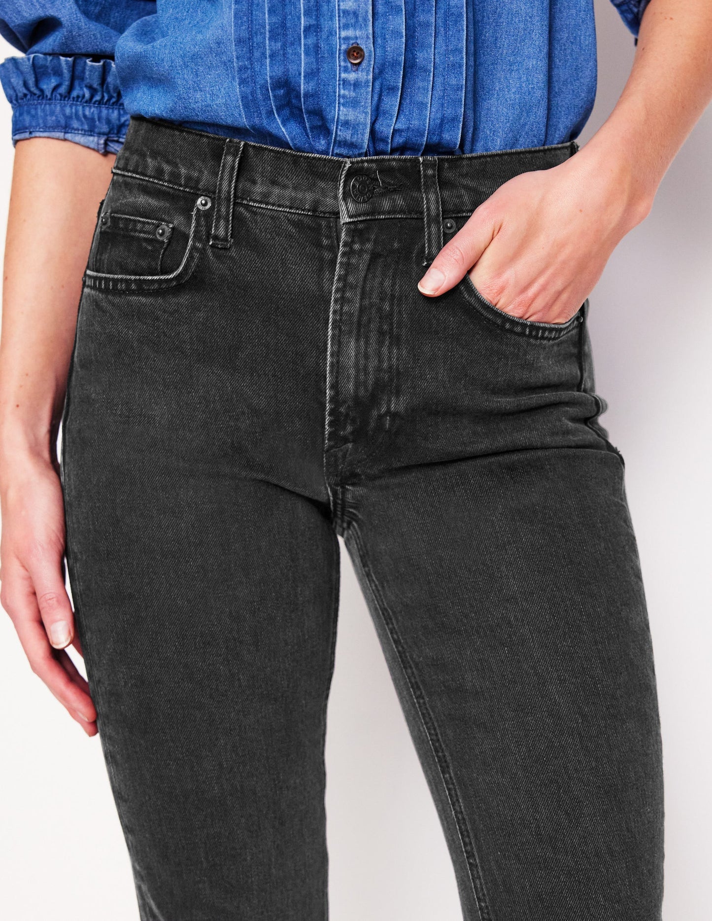 Girlfriend Jeans - Washed Black