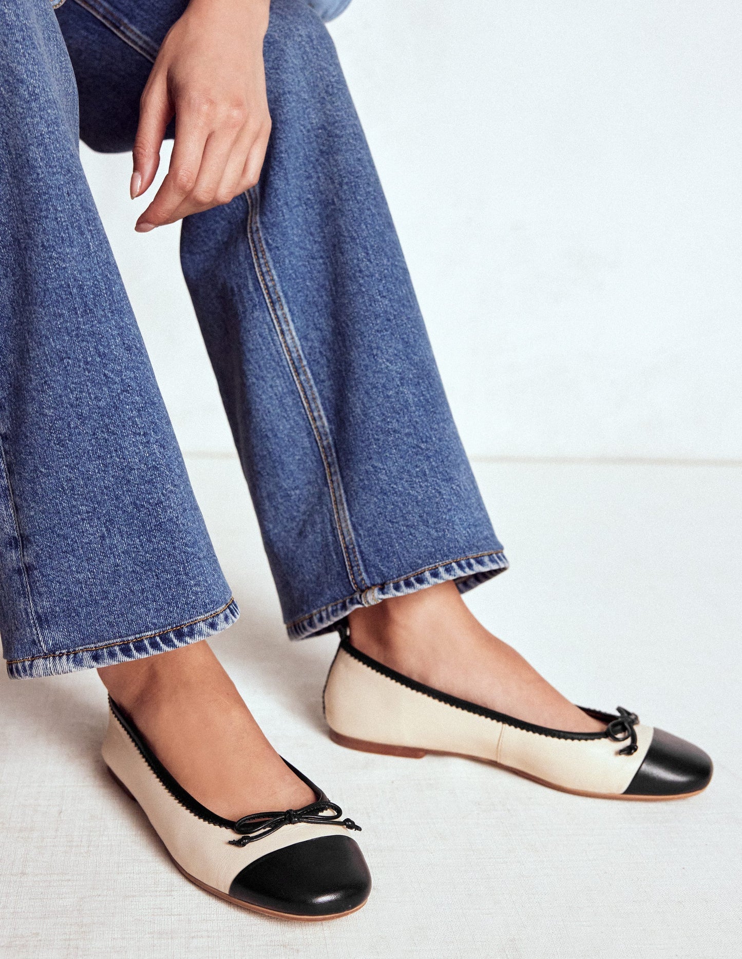 Kitty Flexi Sole Ballet Flats - Ecru/Black