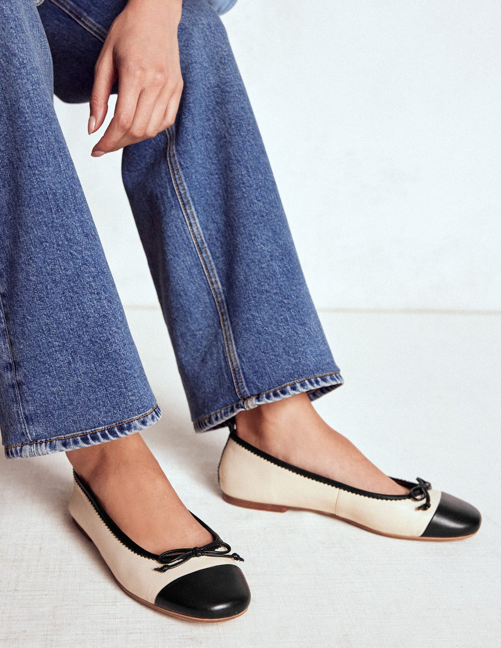 Kitty Flexi Sole Ballet Flats - Ecru/Black