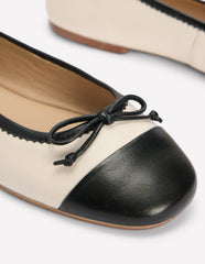 Kitty Flexi Sole Ballet Flats - Ecru/Black