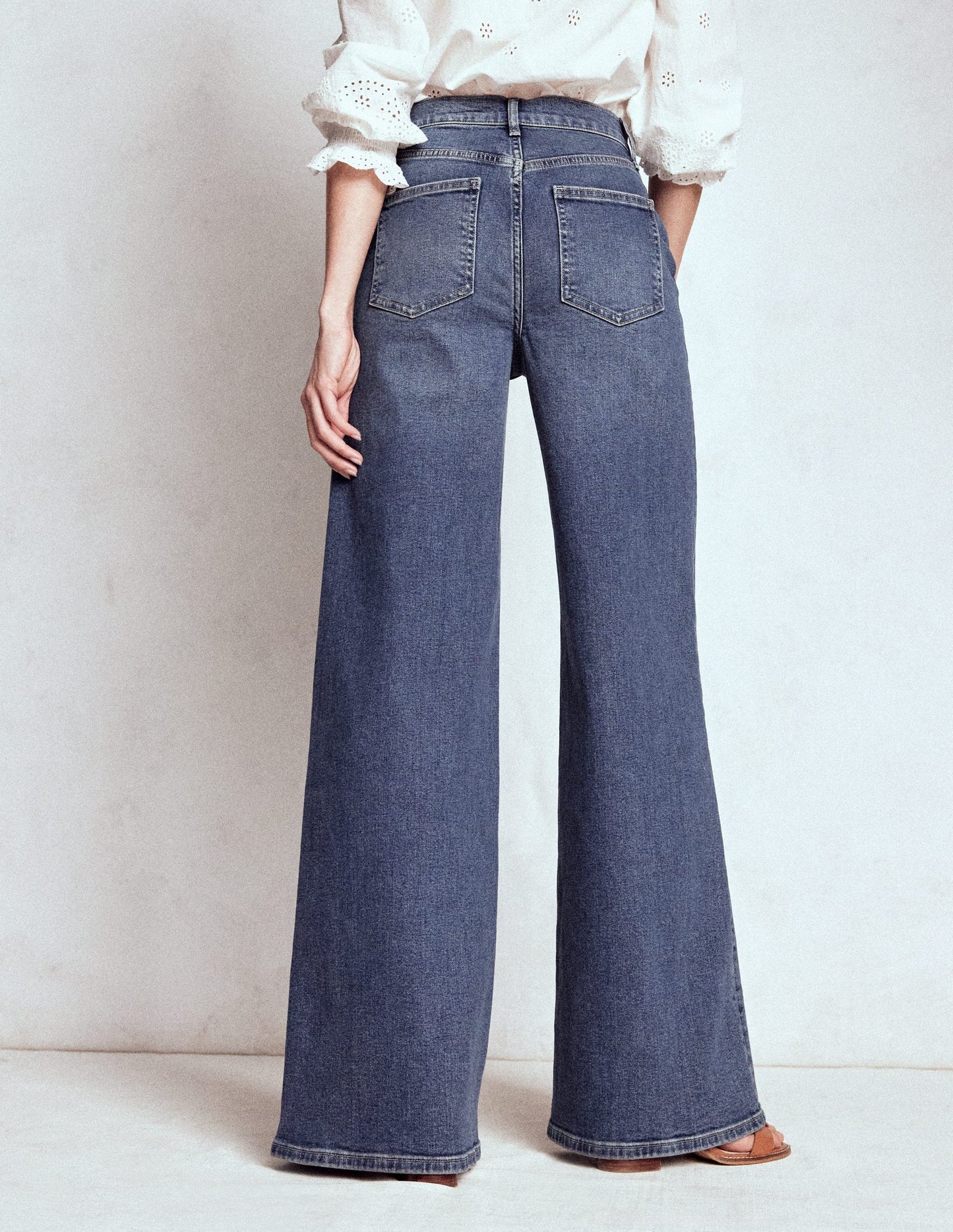 High Rise Clean Wide Jeans - Mid Vintage